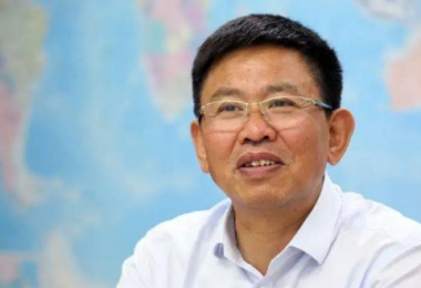 贛商傳奇張華榮：從負債累累想出逃到成為“中國女鞋教父”！